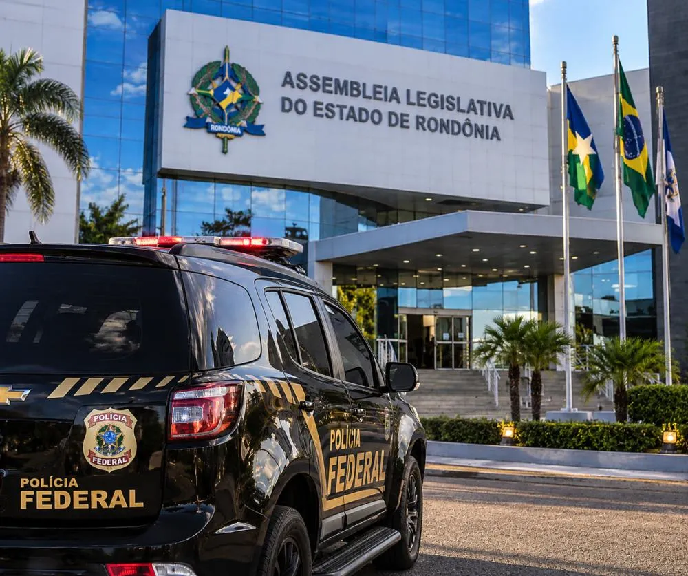 Se houve vazamento, a investigação precisa procurar também onde o segredo estava