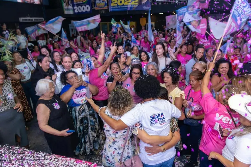 Sílvia Cristina reúne milhares de mulheres na capital 