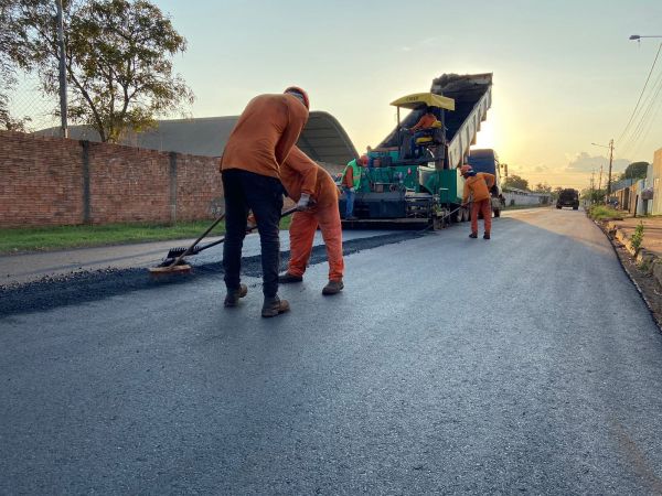 Obras de asfalto do Tchau Poeira chega na rua Duarte da Costa