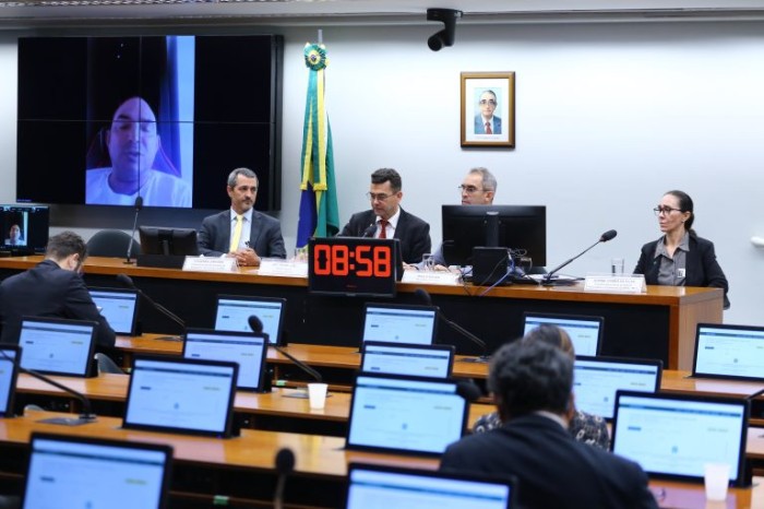 Pescadores cobram reparação por rompimento de barragem em Mariana, ocorrida em 2015