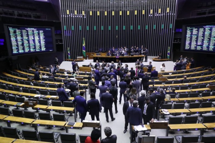 Câmara aprova dois requerimentos de urgência em sessão do Plenário desta quarta