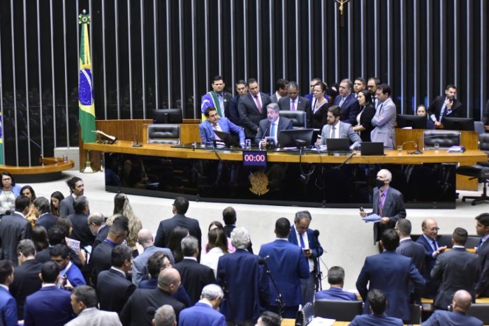 Câmara pode votar proposta que adia multa para motorista que não fizer exame toxicológico