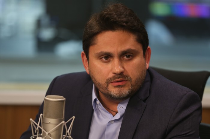 Inclusão digital de jovens de baixa renda é prioridade do governo