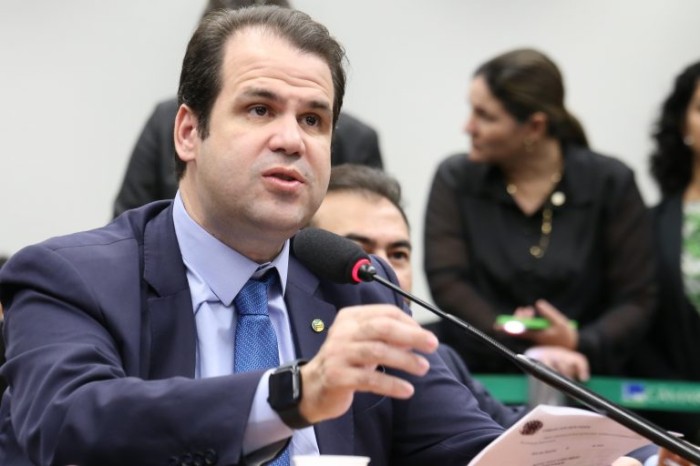 Cancelado debate sobre impactos da dependência tecnológica na sociedade
