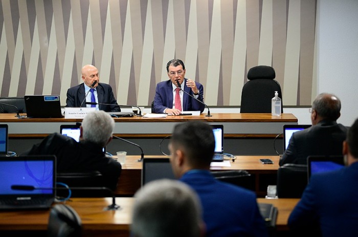 Senadores sabatinam indicado ao cargo de diretor do Dnit