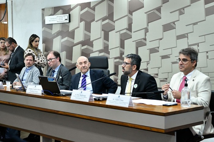 Revisão de licenciamento ambiental têm apoios e críticas em audiência pública