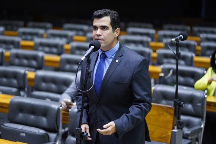 Comissão aprova proposta que institui política de assistência à saúde na rede pública de ensino