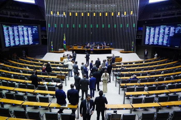 Plenário inicia análise de medida provisória que retoma programa habitacional Minha Casa, Minha Vida; acompanhe