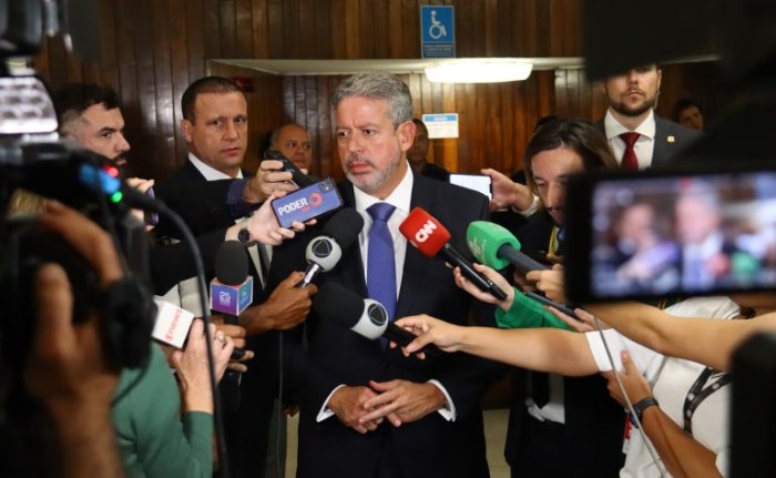 Lira pede esforço a relator para votar mudanças no Carf na semana que vem