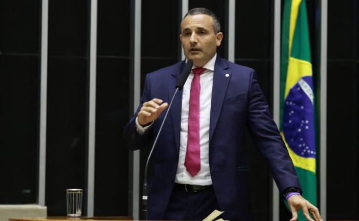 Comissão aprova obrigação de escolas mudarem sinais sonoros para evitar incômodos a alunos autistas