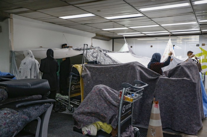 Ministério acompanha situação de afegãos no Aeroporto de Guarulhos