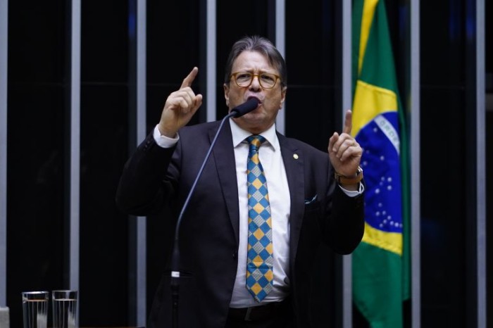 Projeto muda lei penal e extingue saída temporária de presos